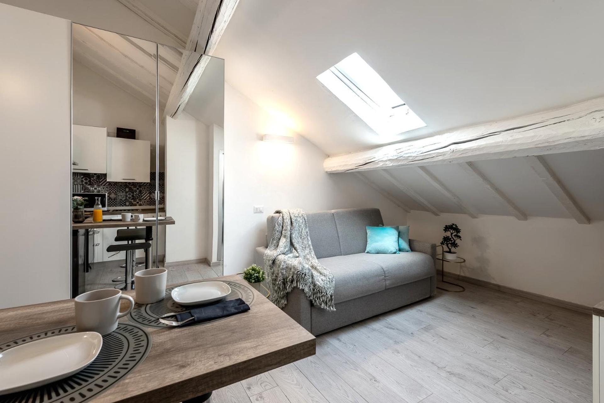 Stayeasy Corso 9 - Attic * Milan