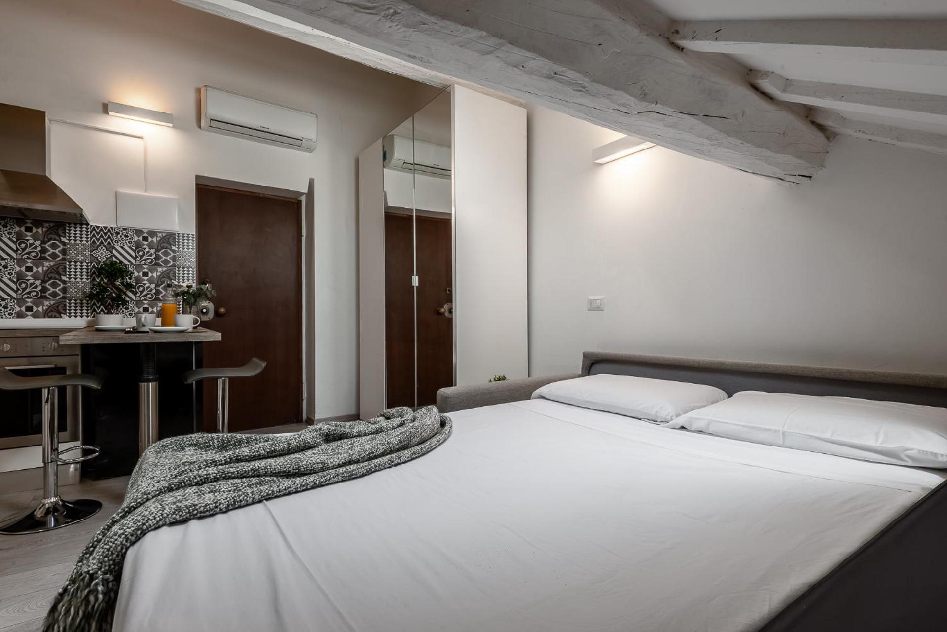 Stayeasy Corso 9 - Attic Milan